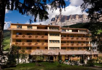 Hotel La Villa has Balcony rooms