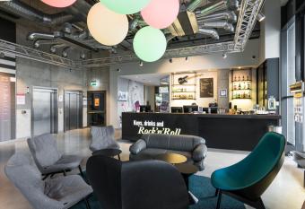 Comfort Hotel LT - Rock  n  Roll Vilnius allows 18 year olds to book a room