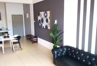 Misty Wonderland Cameron Next to Night Market 9 PAX has Balcony rooms