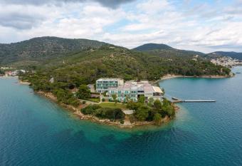 Xenia Poros Image Hotel allows 18 year olds to book a room