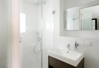 Fletcher Hotel - Restaurant Nautisch Kwartier has Balcony rooms