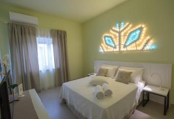 Luci del Salento Guest House has Balcony rooms