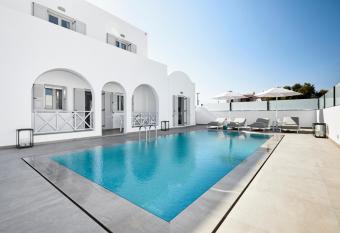 Tramonto Private Villa has Balcony rooms