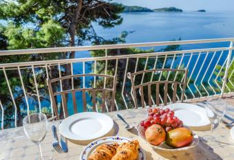 By the Sea Apartment Diana has Balcony rooms