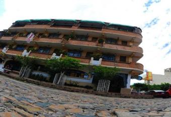 Hotel Villa del Mar Tradicional allows 18 year olds to book a room