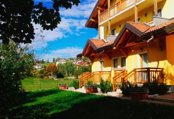 Tana Della Volpe has Balcony rooms