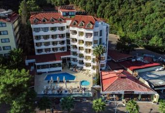 MARBAS SELECT BEACH , Adult Only 14 Plus allows 18 year olds to book a room