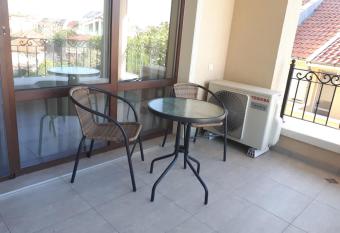 Gradina has Balcony rooms