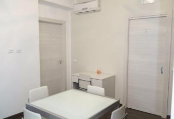 La Perla Del Sole has Balcony rooms