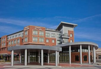 Hampton Inn & Suites Chicago/Mt. Prospect has Balcony rooms