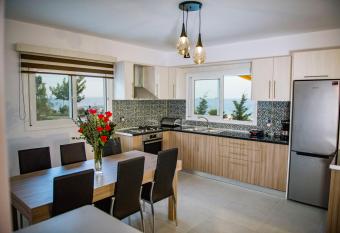 Villa Rose allows 18 year olds to book a room