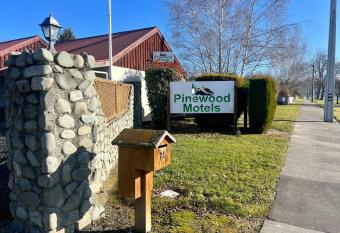 Pinewood Motels has Balcony rooms