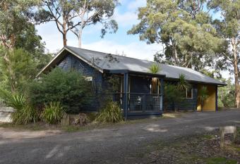 Lorne Bush House Cottages & Eco Retreats has Balcony rooms
