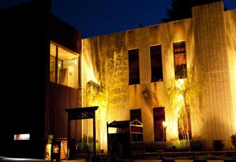 Hotel Allamanda                               allows 18 year olds to book a room