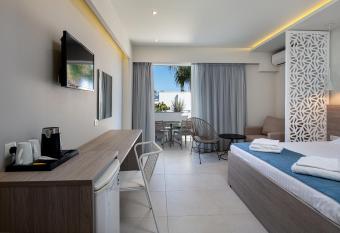 Sunny Days has Balcony rooms