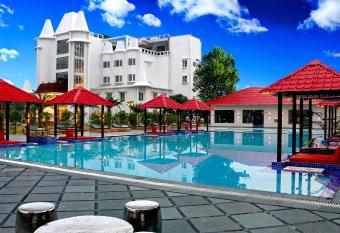 Tiaraa Hotels & Resorts allows 18 year olds to book a room