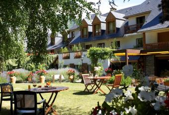 H  tel Mir allows 18 year olds to book a room