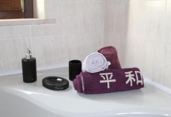 Villa Sarno has rooms with a private hot tub