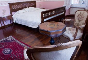 Il Giardino Segreto di Ascoli Piceno has rooms with a private hot tub