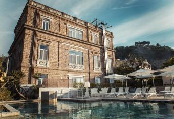 Artis Domus Relais & Spa has Smoking/Balcony rooms