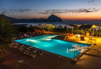 Hotel Pocho has Balcony rooms