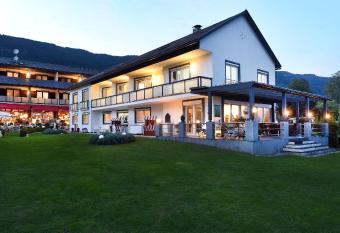 Fr  hst  cks-Pension  has Balcony rooms