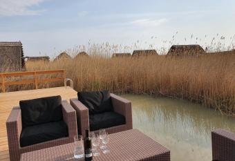 Mountains and Lakes - Romantika 5 Beach Bungalow has Balcony rooms