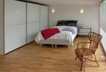 Modernes, sonniges Appartement im Herzen von D  sseldorf has Balcony rooms