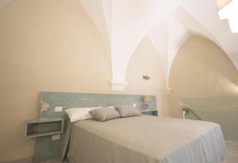 Il Giardino Della Regina has rooms with a private hot tub