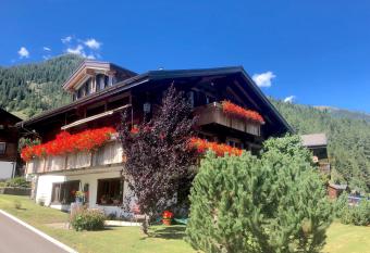 Haus Diezig has Balcony rooms