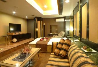 Hotel Mermaid (Adult Only) allows 18 year olds to book a room