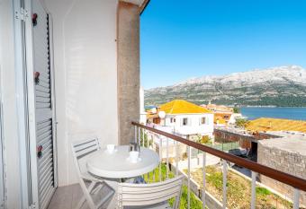 Apartments Peco has Balcony rooms