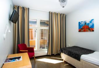 Hotel Jahtihovi allows 18 year olds to book a room