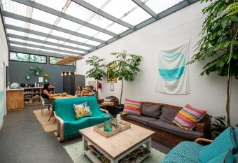 MOY Guesthouse & Backpackers allows 18 year olds to book a room