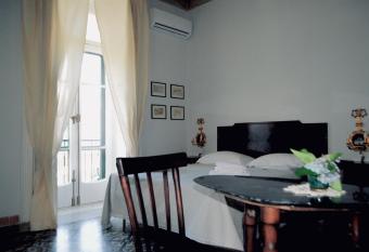 Borgo Civico 10 has Balcony rooms
