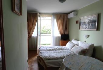 R  zsika has Balcony rooms