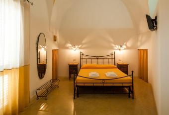 B&B La Garolla has Balcony rooms