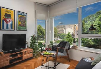 Place to be - Center apartment allows 18 year olds to book a room