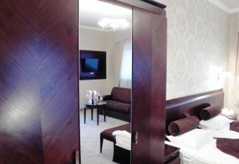 Willa Zag  rze has rooms with a private hot tub