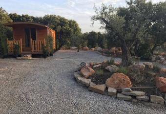 roulotte has Balcony rooms