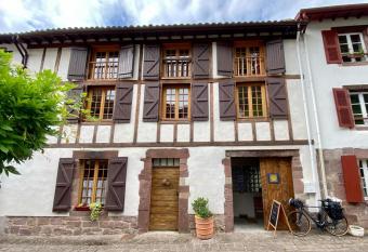 Gite de la Porte Saint Jacques: a hostel for pilgrims allows 18 year olds to book a room