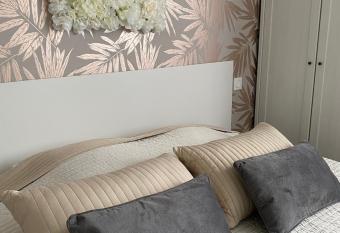 Hotel Abelia allows 18 year olds to book a room