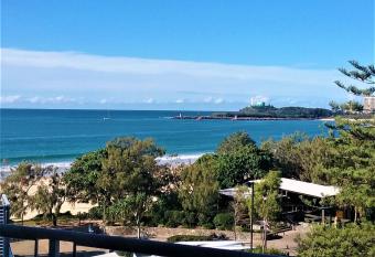 Mooloolaba Beachfront Apartment has Balcony rooms