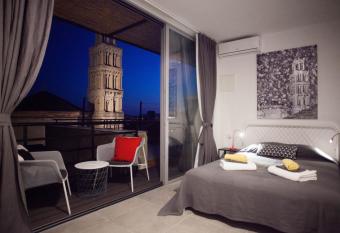 Studiolo Belvedere allows 18 year olds to book a room