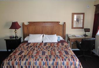 Jonathan Creek Inn And Villas has rooms with a private hot tub