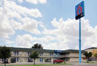 Motel 6 Ft Stockton allows 18 year olds to book a room