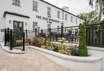 The Old Borough Hotel - Wetherspoon allows 18 year olds to book a room