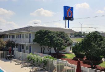 Motel 6 Austin North allows 18 year olds to book a room