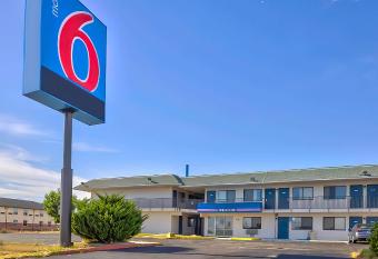 Motel 6 Tucumcari allows 18 year olds to book a room