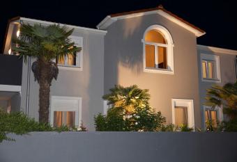 Apartments Petar Pan has Balcony rooms